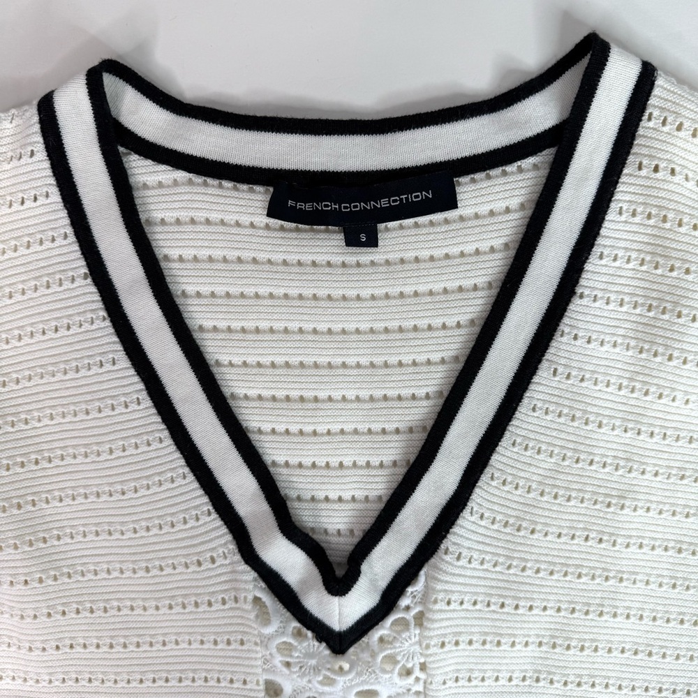 FRENCH CONNECTION Women Small Textured White Knit V-Neck Sweater Generous Sizing - Picture 6 of 16